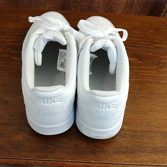Nike White Lace-Up Sneakers Women's Size 10.5, Like New!!! Worn Once. - Picture 2 of 8